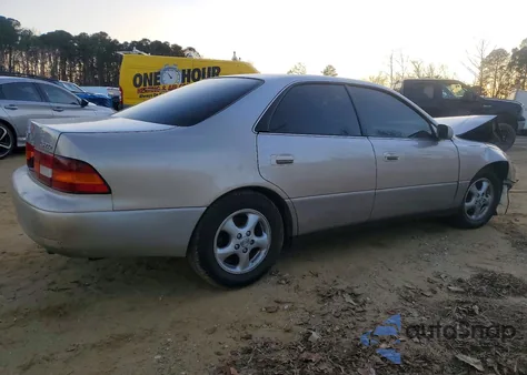 1998 Lexus Es 300 z USA, uszkodzony, nr VIN JT8BF28GXW5038995
